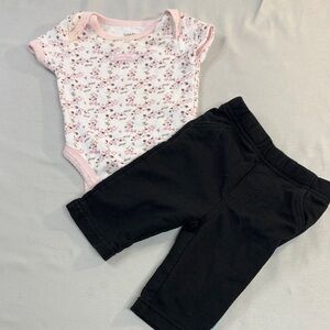 Calvin Klein - 2-piece outfit - Infant Onesie in Soft Pink and black leggings